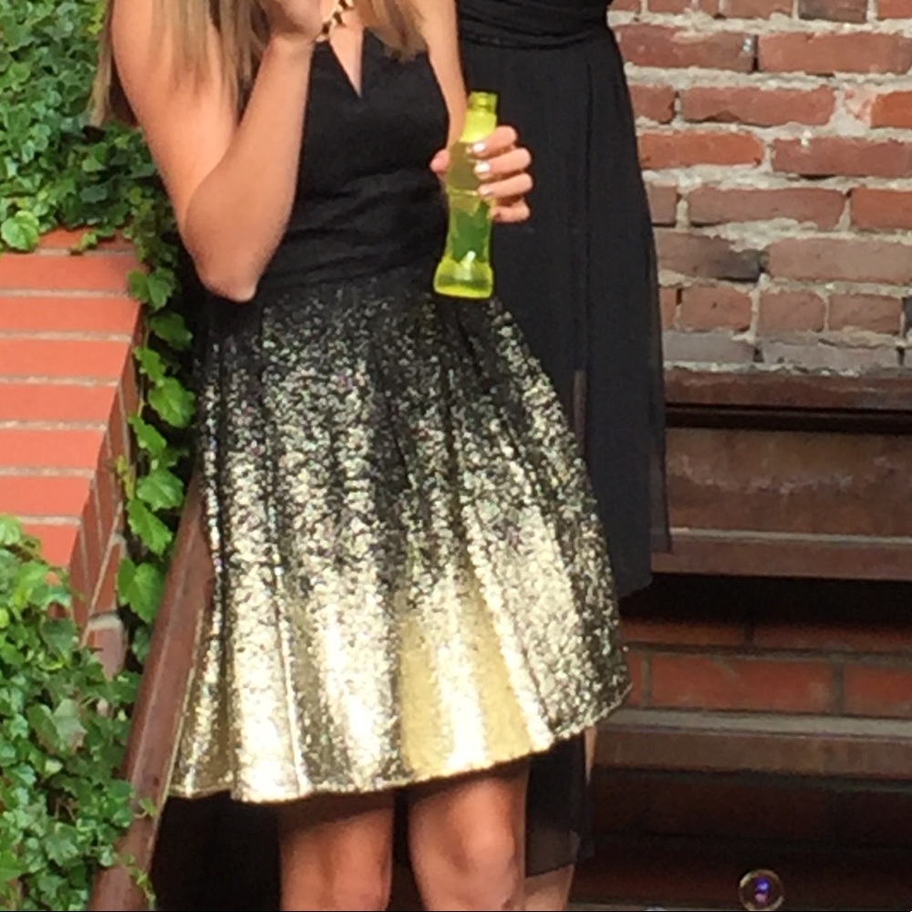 Black and gold homecoming dress - Picture 3 of 5